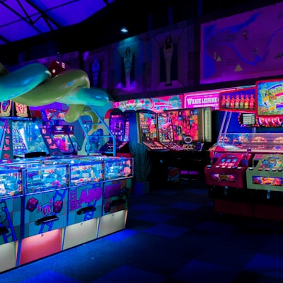 哈哈体育趣味奖杯与表情包周边产品展示